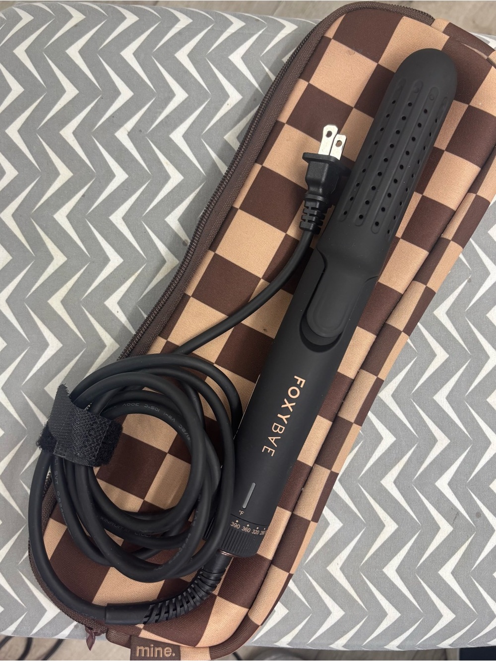 FoxyBae 2-In-1 AirFlow Flat Iron / curling Styler New in Box